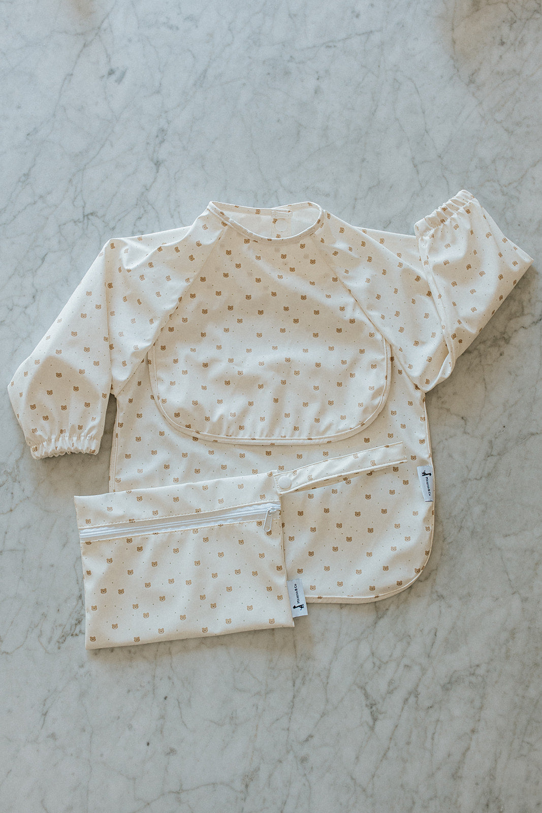 Long-sleeved bib with front pocket