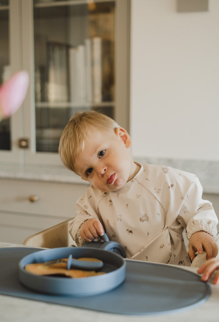 Long-sleeved bib with front pocket