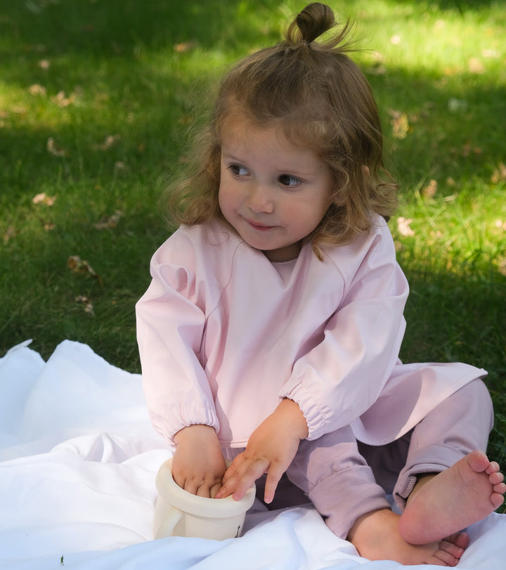 Long-sleeved bib with front pocket