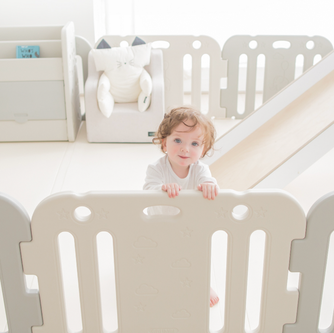 Ggumbi Baby Room Play Pen (14-Panel) – Extra Large Safe Play Yard (Fits 2 Mats, Non-Toxic Plastic)
