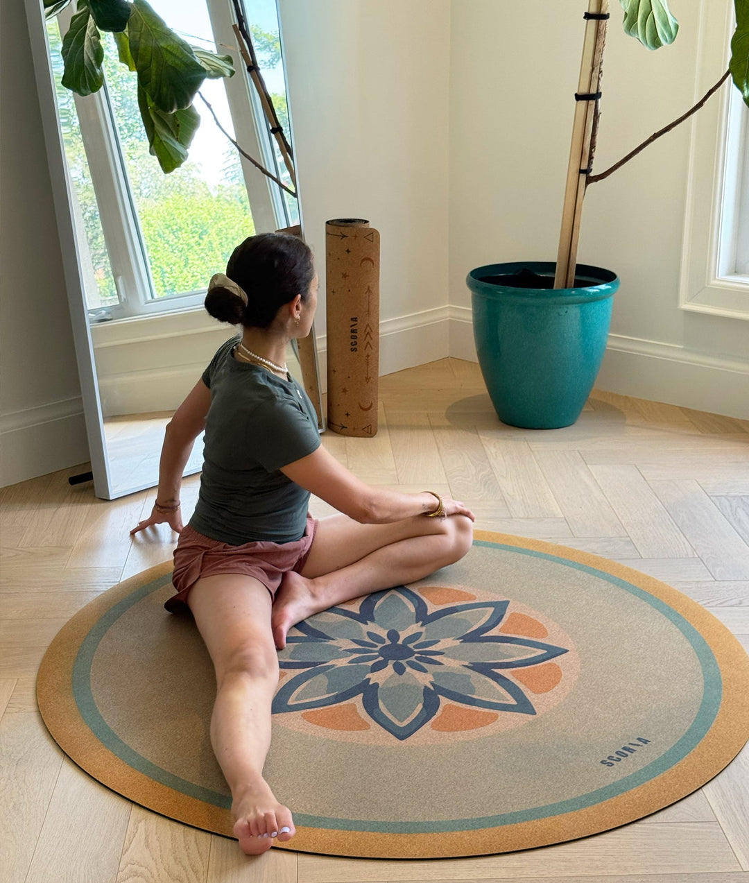 XL Cork Yoga Mat (53" diameter - Round) - Blue Petals